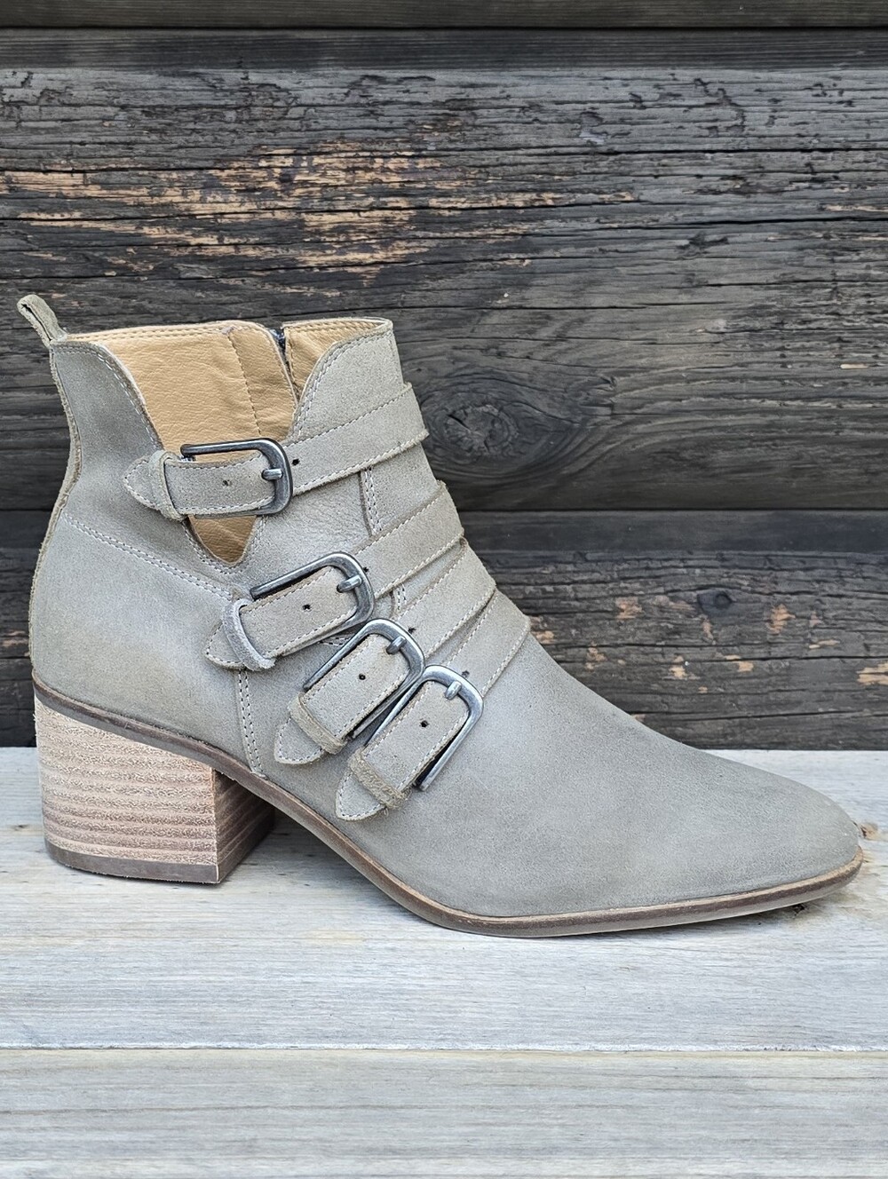 Lucky Brand Loreniah Western Boho Minimalist Buckle Block Heel Bootie 7.5M